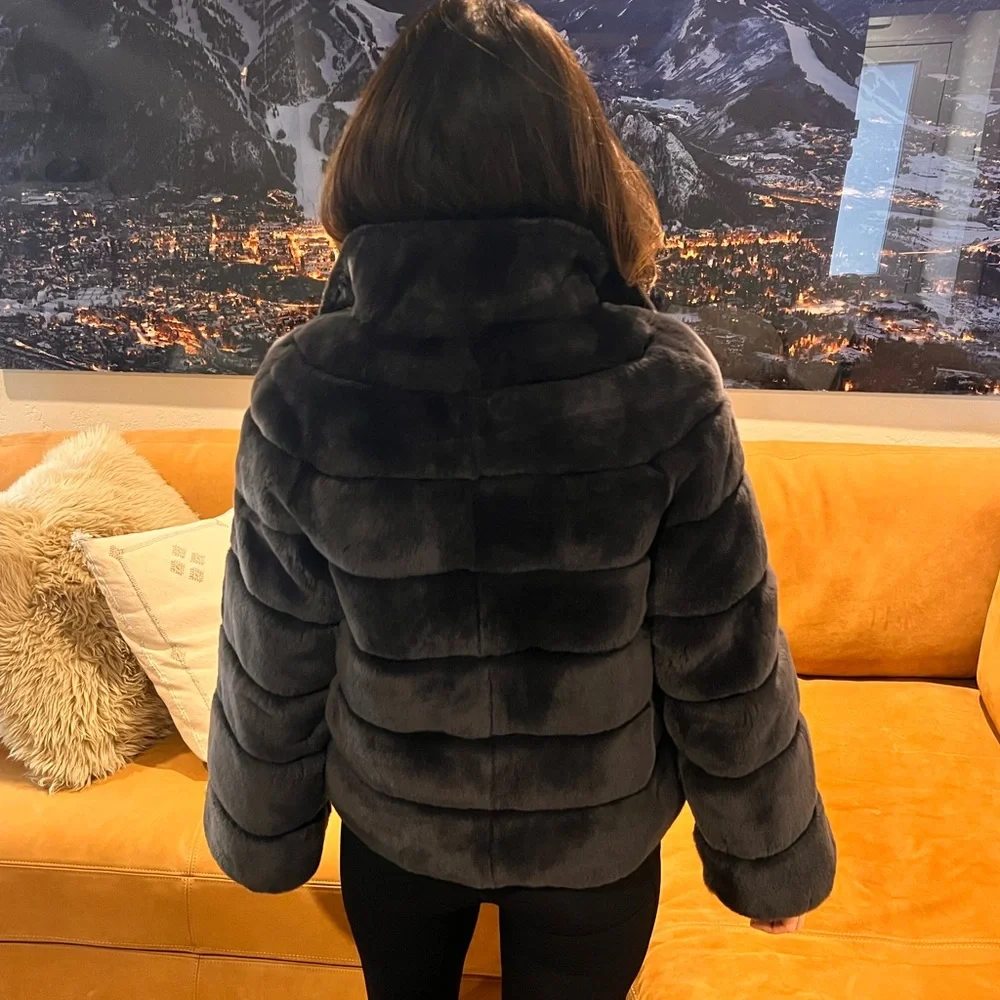 Suprema | NEW Fur Coat Size 40 ♥️Price Firm♥️ - Picture 5 of 10